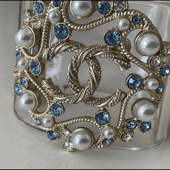 Authentic CHANEL CC Pearls and Blue cuff bracelet. - Picture 3 of 5